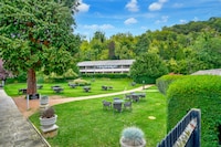 Sunday Box Hill Burford Bridge Hotel