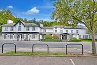 Sunday Box Hill Burford Bridge Hotel