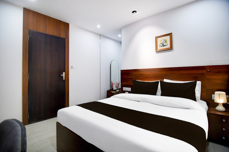 Super Collection O Chinar Park Near Airport, VIP Road Kolkata, Kolkata