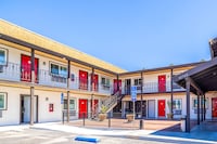Hotel Avenida Victorville I 15