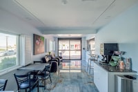 Hotel Avenida Victorville I 15