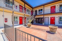 Hotel Avenida Victorville I 15
