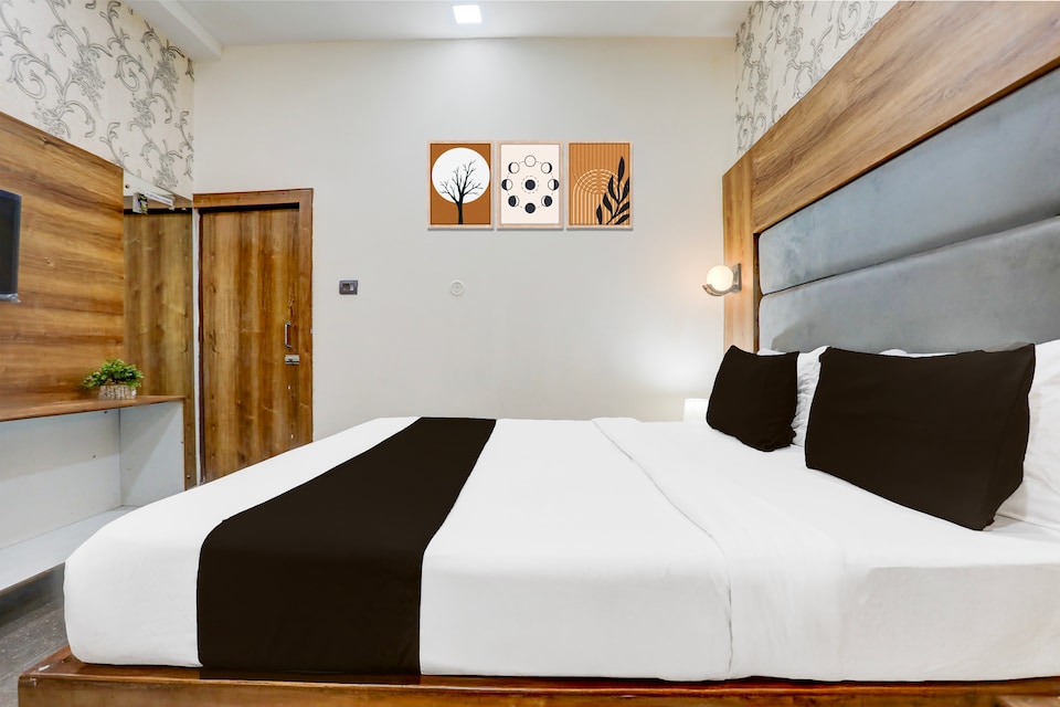 Collection O Naroli Chowraha Mathura, Mathura Station, Mathura