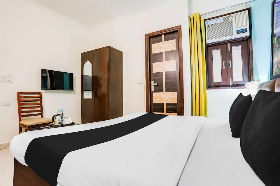 OYO Townhouse Anmol Residency , Saket Delhi, Delhi