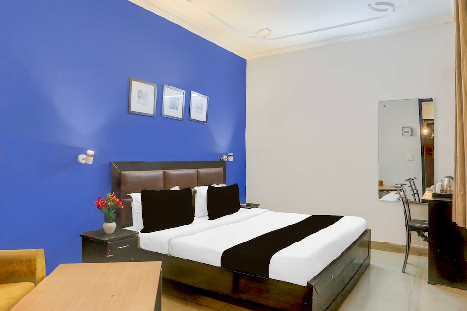OYO Townhouse Anmol Residency , Saket Delhi, Delhi