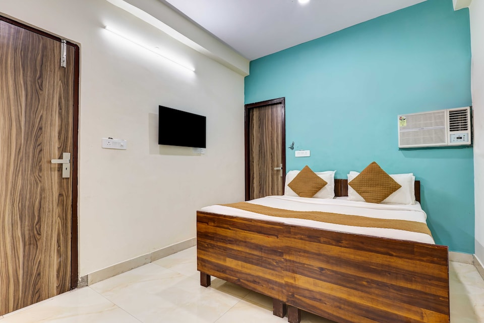 Super OYO Townhouse Anmol Residency , Saket Delhi, Delhi