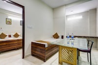 Super OYO Townhouse Anmol Residency 