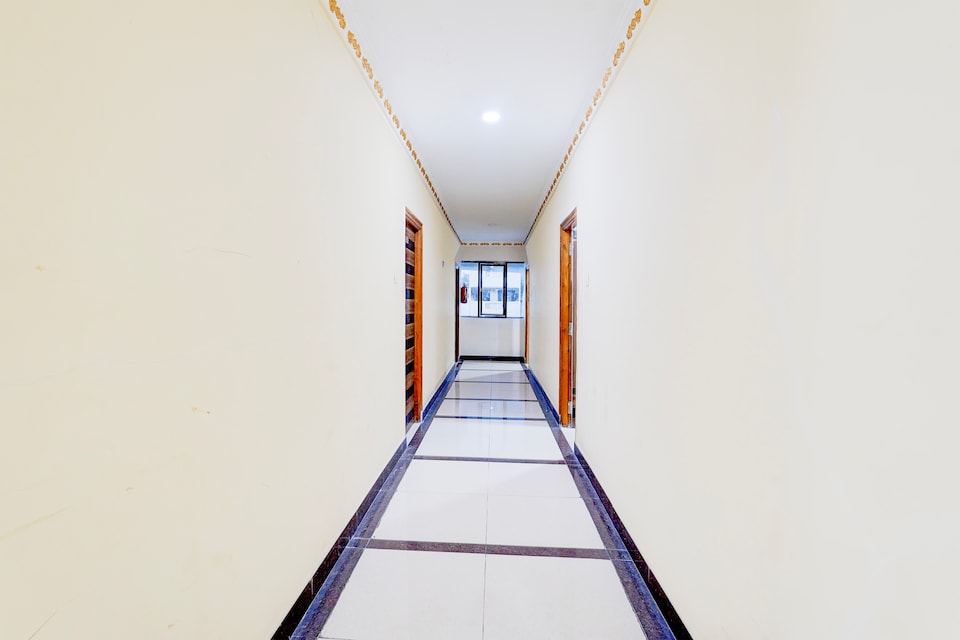 Super OYO Hotel O Airport Road Near Leela Mahal, Transit Tirupati, Tirupati