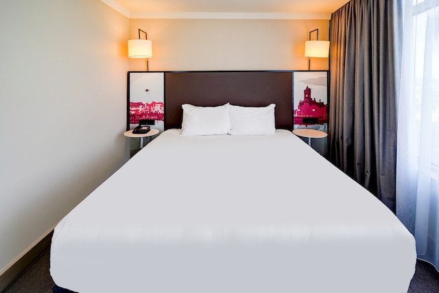 Privilege Room with Panoramic Views across the city