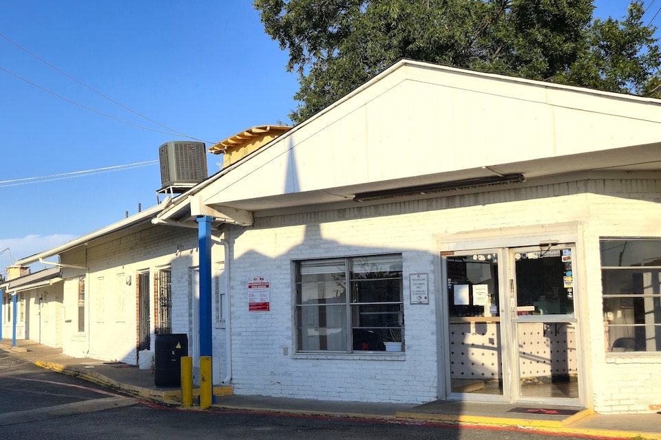 Cole Manor Motel By OYO Love Field Market Center, C75204, Dallas