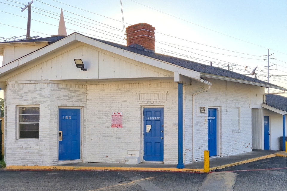 Cole Manor Motel By OYO Love Field Market Center, C75204, Dallas