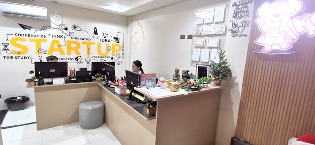 Townhouse Oak Grey Hotel Near Clark International Airport