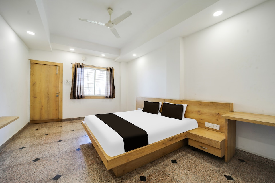 Hotel O V K HOTEL And Hostal Associate, Bhawarkua Indore, Indore