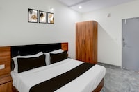 Super Townhouse Oak L B Nagar Metro Station