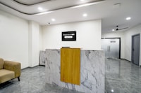 Super Townhouse Oak L B Nagar Metro Station