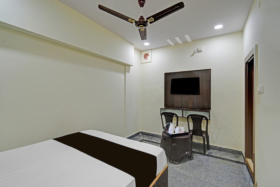 Super Hotel O Priyadarshini Park Formerly Everest Inn, LB Nagar-Ramoji, Hyderabad