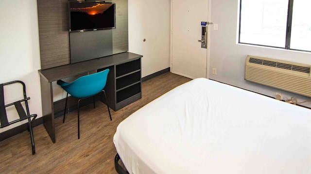 1 Full Bed | Micfridge