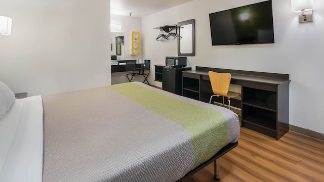 1 King Bed | Smoking, Micfridge