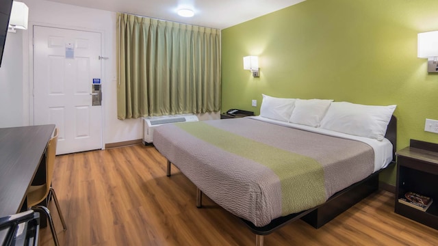 1 King Bed | Mobil Access Tub Nsmk Micfridg