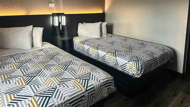2 Full Beds |