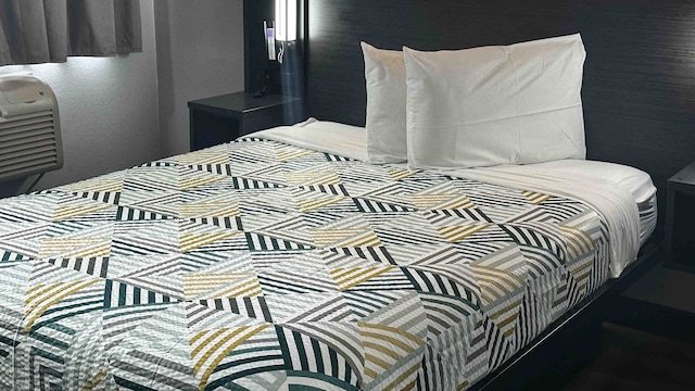 1 Full Bed | ADA/RI Shower/Micfridge