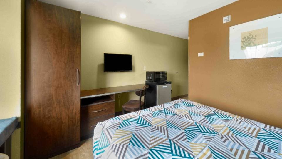 1 Queen Bed | Non-Smoking, Micfridge