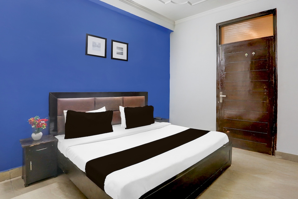 OYO Townhouse Anmol Residency Near Saket Metro Delhi, Saket Delhi, Delhi
