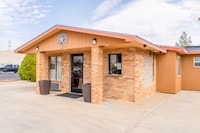 Crown Inn By OYO Denver Tx 