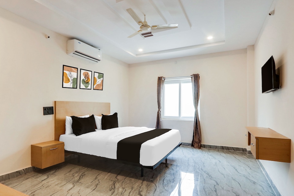 OYO 833058 Living Tree Inn, Karimnagar, Karimnagar