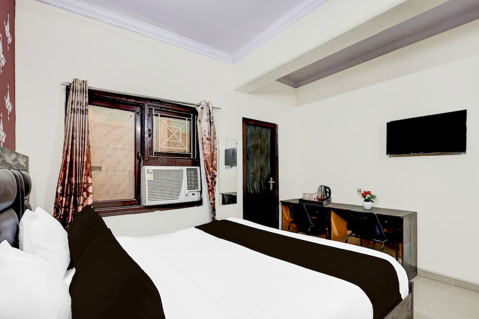 Super Hotel O Nehru Nagar Near Bus Stand, Vaishali Kaushambi Metro, Ghaziabad