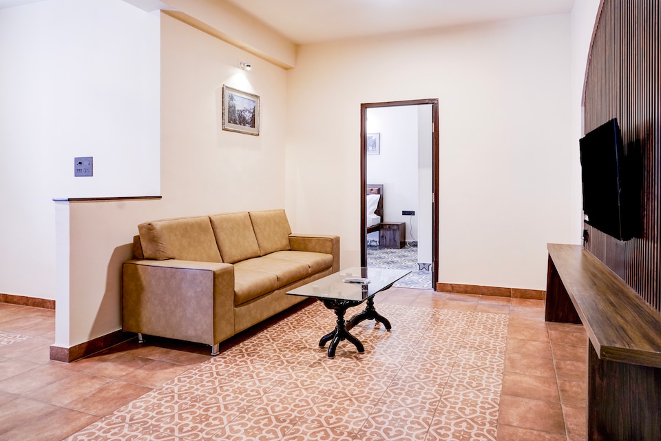 Hotel O  Dona Karen, Candolim Goa, Goa