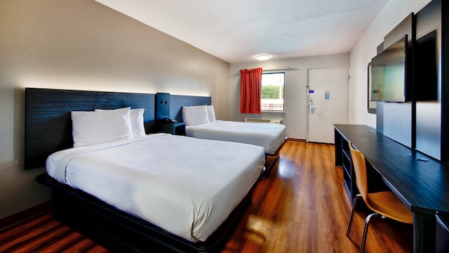 2 Full Beds | Mobility Accessible Tub Nsmk