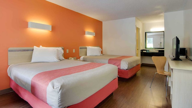 2 QUEEN BEDS | SMOKING