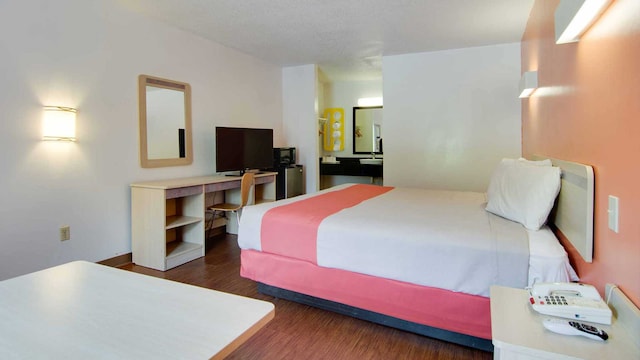 1 KING BED | SMOKING