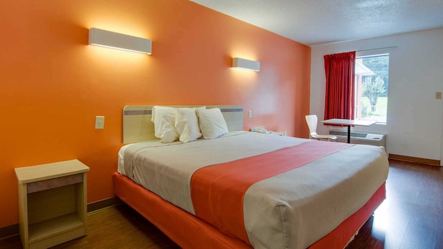 1 KING BED | NON-SMOKING