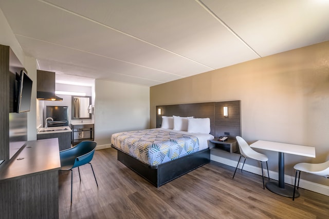 1 King Bed | Smoking, Micfridge