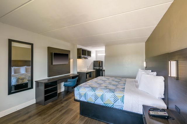 1 King Bed | Smoking, Kitchen