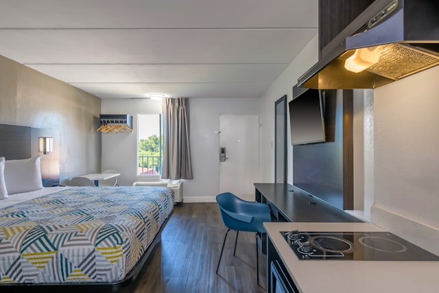 1 King Bed | Non-Smoking, Micfridge