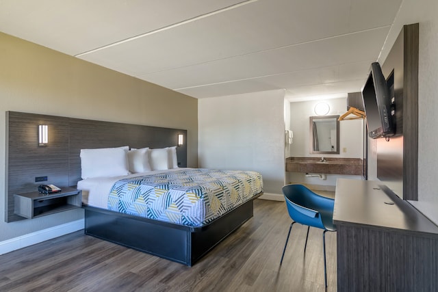 1 King Bed | Mob Acc RI Shwr Nsmk Micfridg