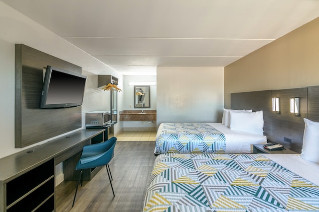 2 Queen Beds | Non-Smoking, Kitchen 