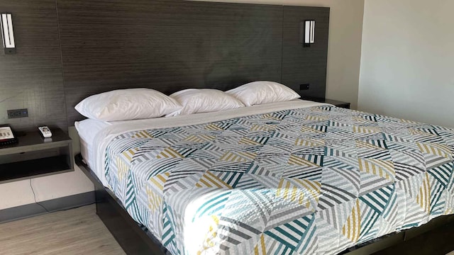 1 King Bed | Smoking, Kitchen