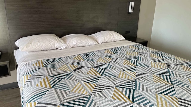 1 King Bed | Mob Acc RI Shwr Nsmk Micfridg