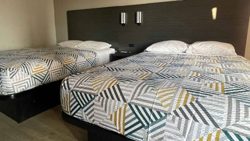 2 Queen Beds | Non-Smoking, Kitchen 