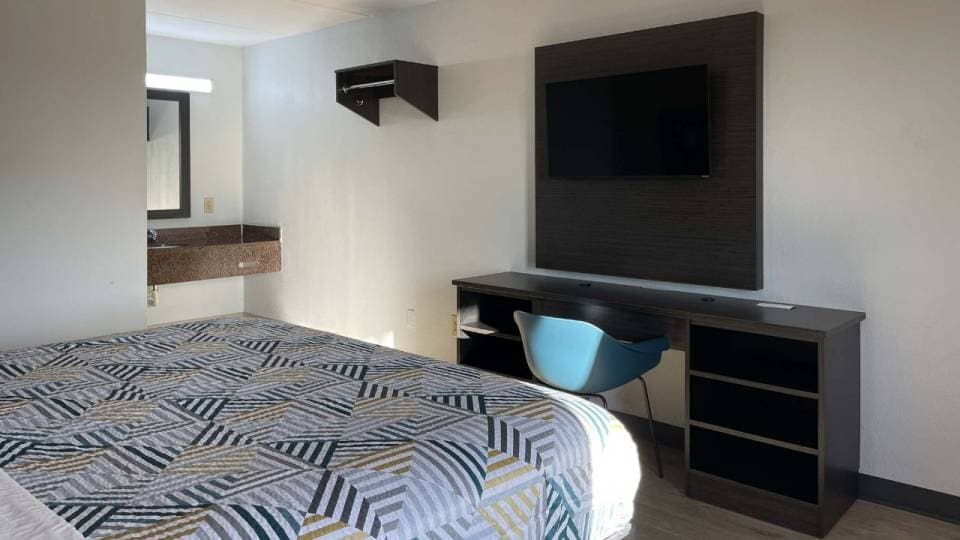 1 King Bed | Suite, Nsmk, Kitchen, Sofa-Bed