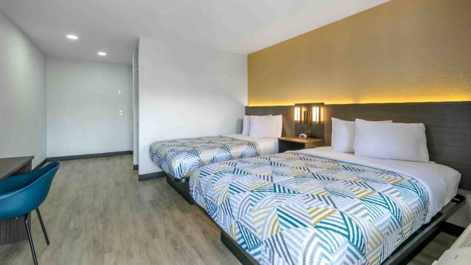 2 Queen Beds | Non-Smoking