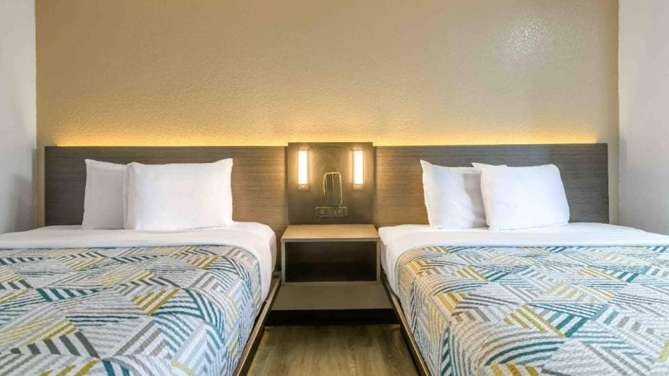 2 Full Beds | Mobility Accessible Tub Nsmk