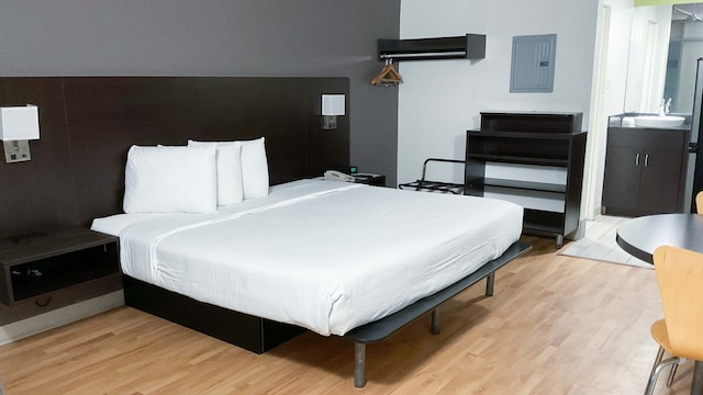 1 King Bed | Smoking, Kitchen