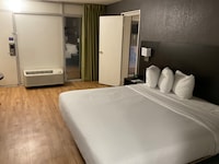 Studio 6 Extended Stay - Columbus, GA -Downtown