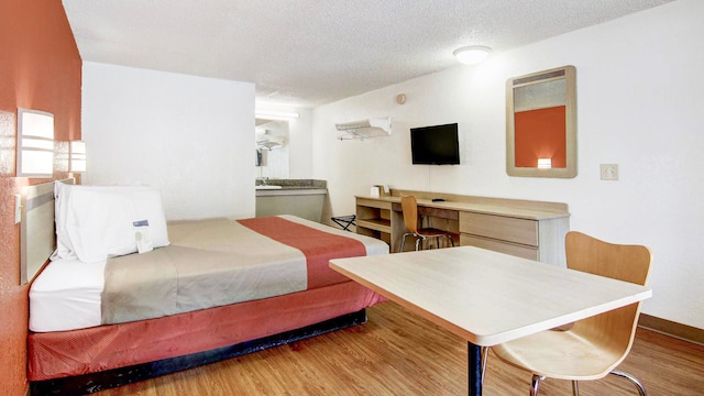 1 Full Bed | Non-Smoking