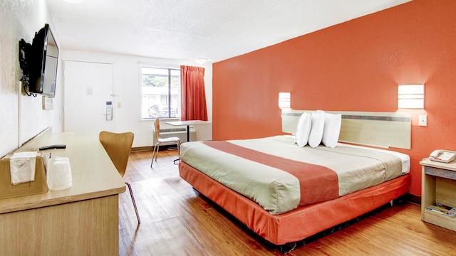 1 King Bed | Non-Smoking